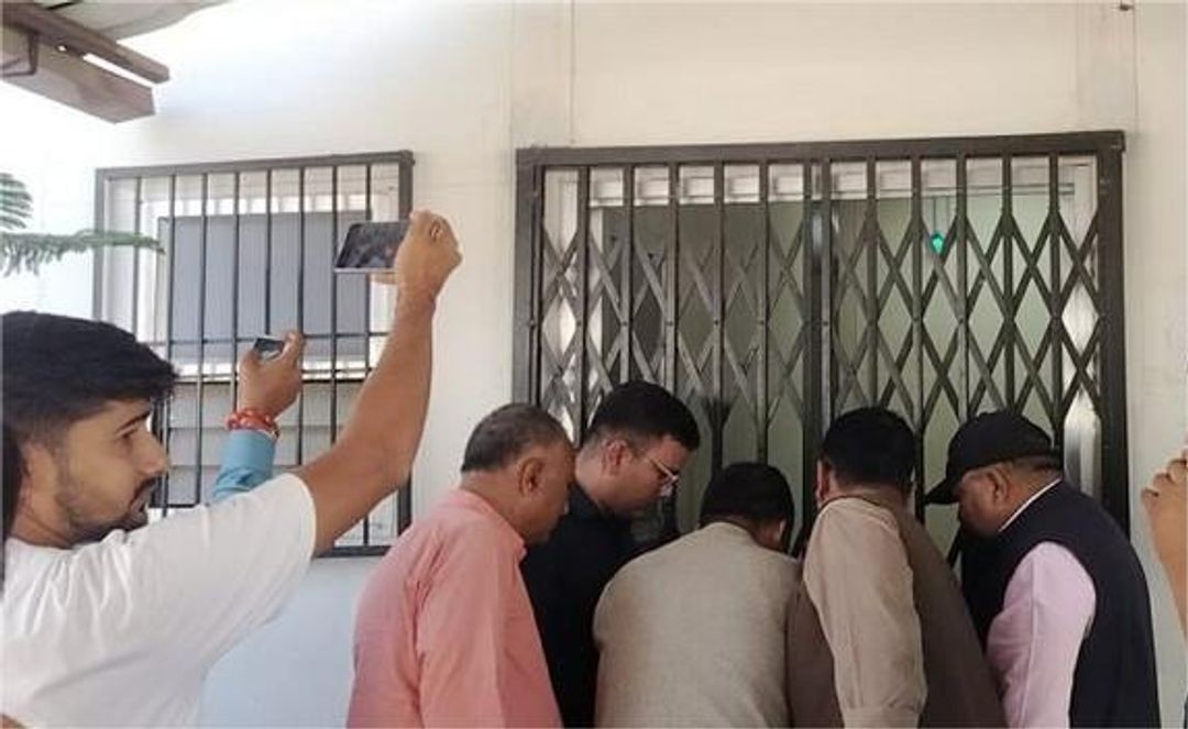 मधेशको मुख्यमन्त्री कार्यालयमा तोडफोड र नाराबाजी